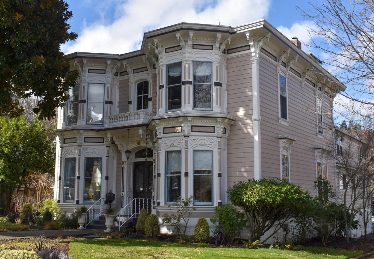 Mccall House Boutique Hotel Ashland Esterno foto