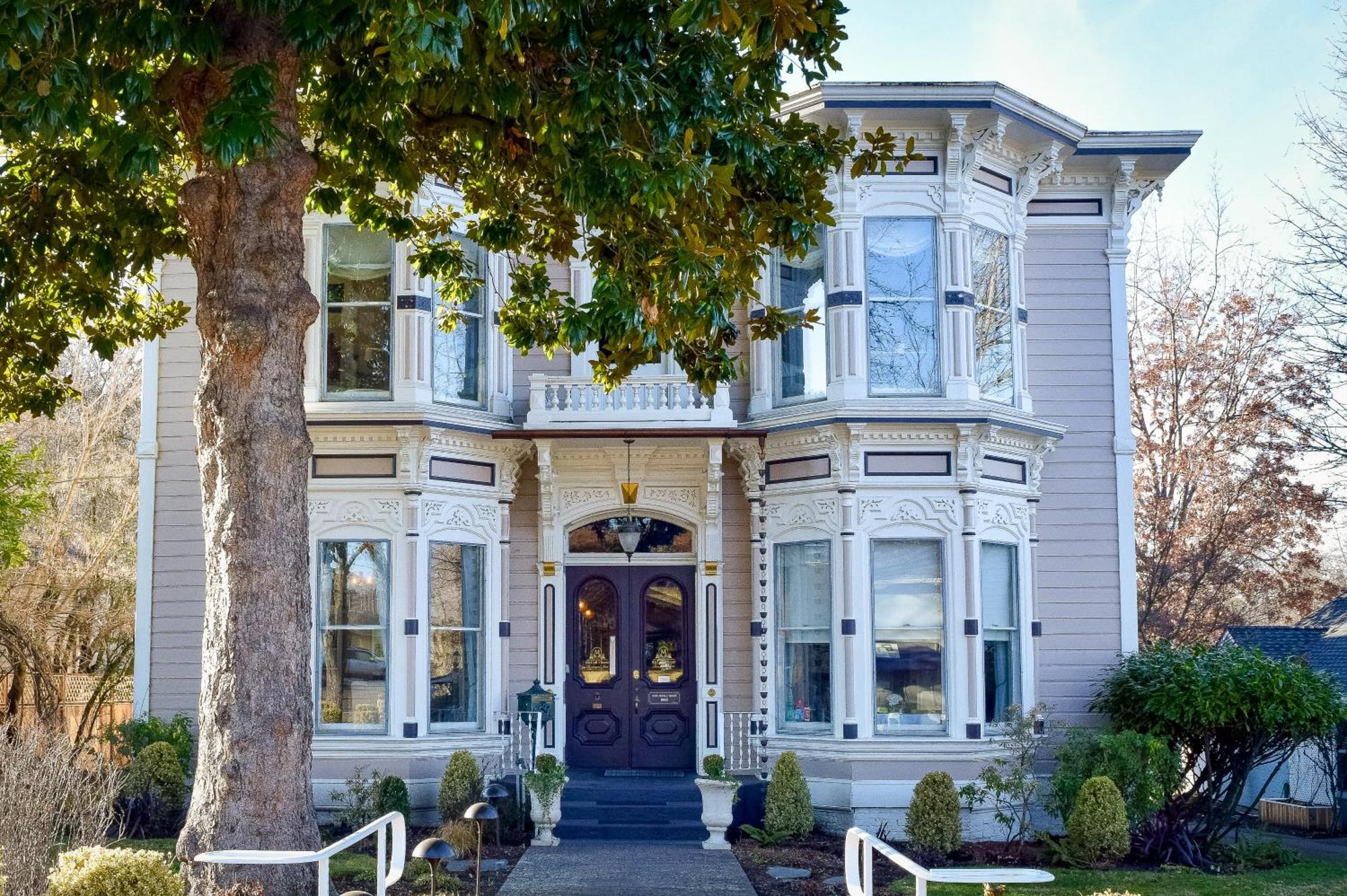 Mccall House Boutique Hotel Ashland Esterno foto
